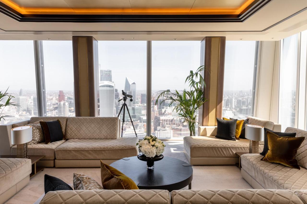 Shangri-La The Shard, London Ngoại thất bức ảnh The living room of a Sky Villa