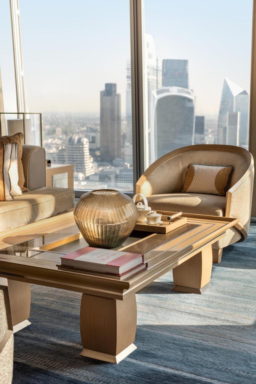 Shangri-La The Shard, London Ngoại thất bức ảnh Interior of a suite at The Ritz-Carlton, Moscow